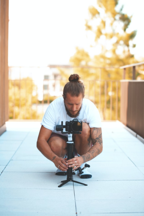 How to Vlog: The Simple Guide to Follow in 2023